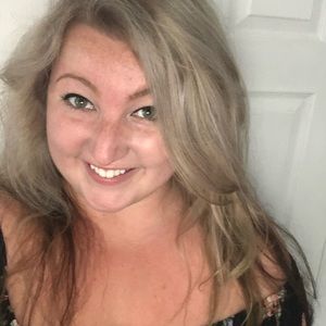 Meet your Posher, Chloe